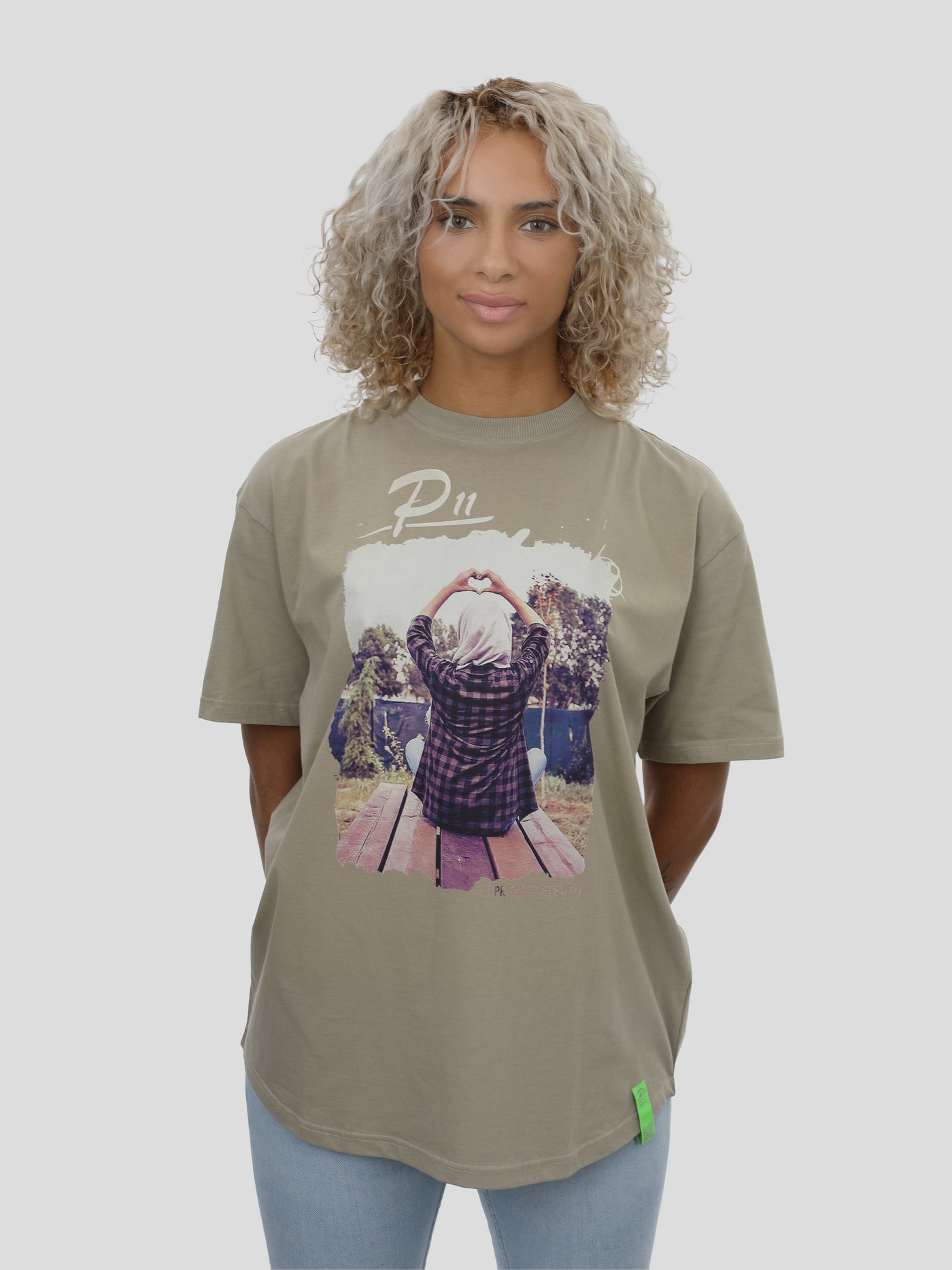 T-Shirt Oversize Unisex Herz Print in Olive