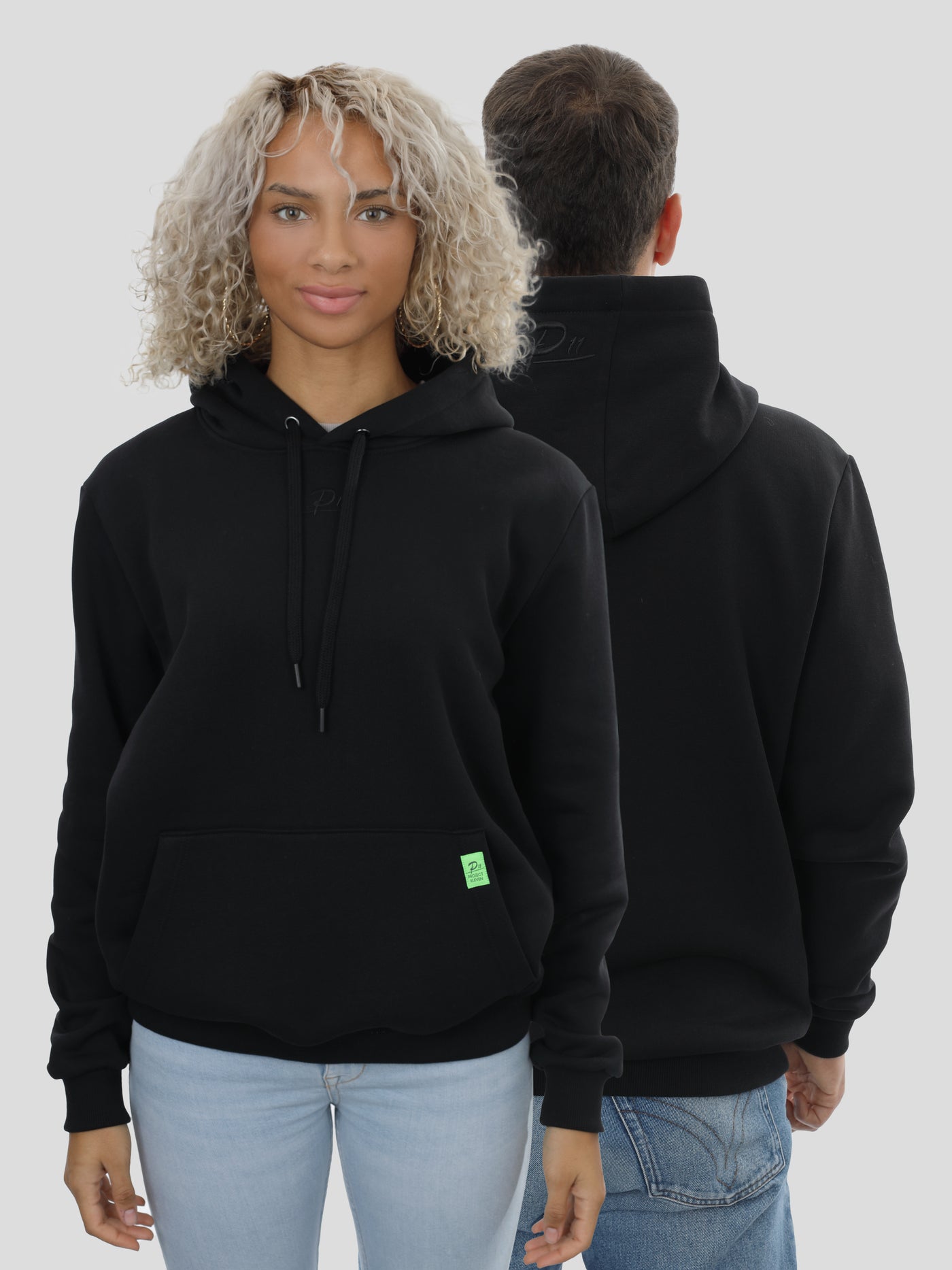 Regular Hoodie Unisex mit kleinem Stick in Schwarz